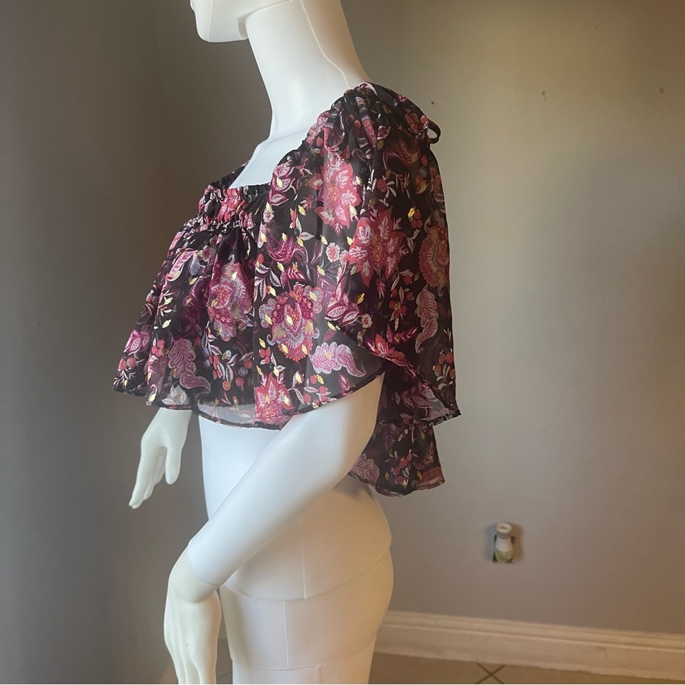 New Women’s floral top size Medium
New without tags 
Flowy top and stretchy - Picture 7 of 9